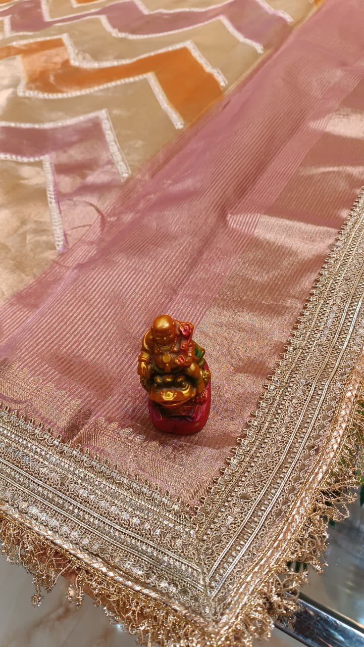Dual Color Tissue Silk Saree with Criss Cross Pattern & Heavy Border | Manglam Banaras