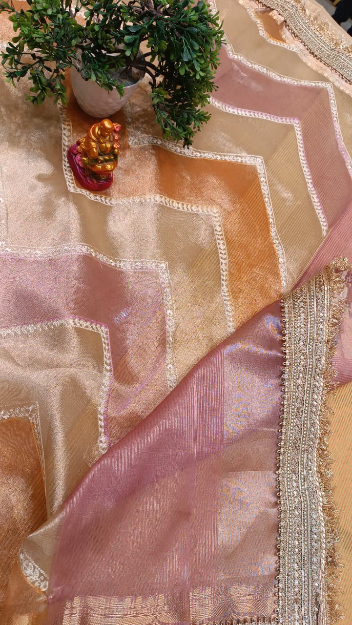 Dual Color Tissue Silk Saree with Criss Cross Pattern & Heavy Border | Manglam Banaras