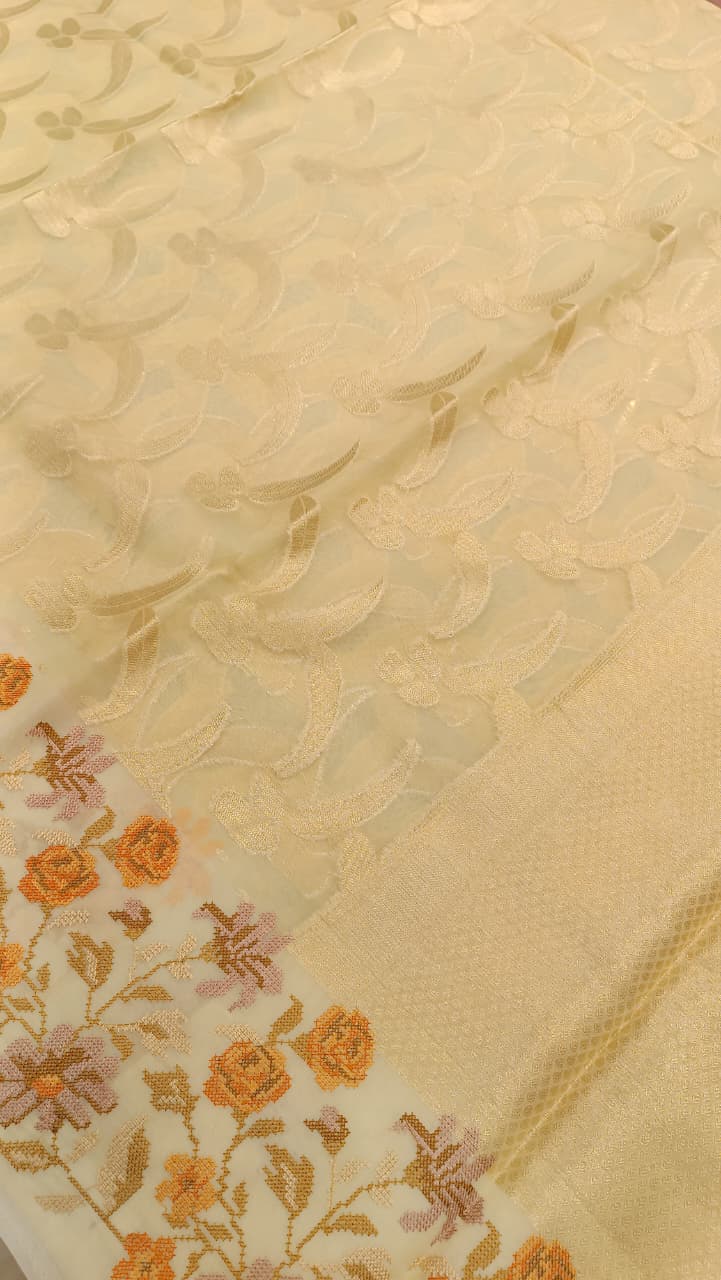 Cream Organza Saree with Heavy Embroidery Border | Manglam Banaras
