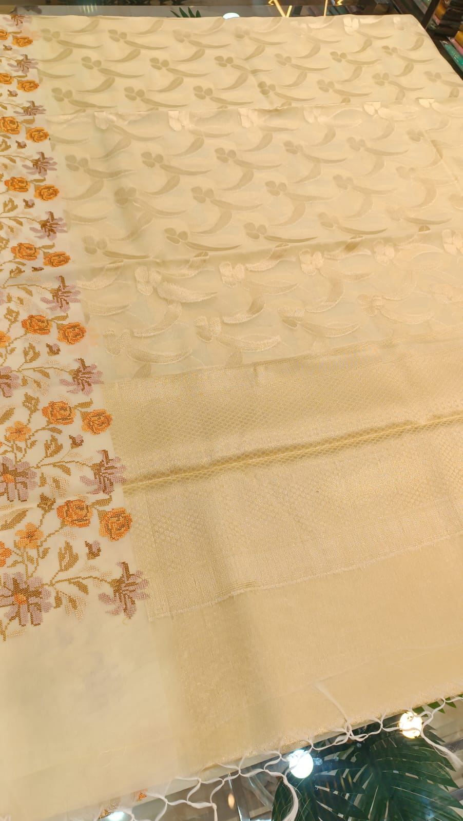 Cream Organza Saree with Heavy Embroidery Border | Manglam Banaras