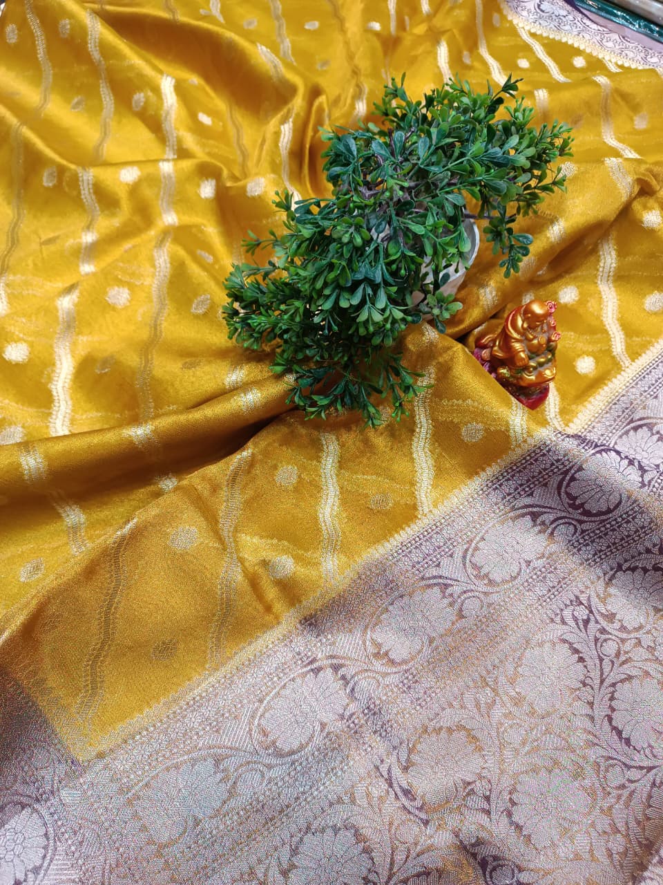 Leheriya Tissue Silk Saree with Booti | Festive Saree from Varanasi — Manglam Banaras