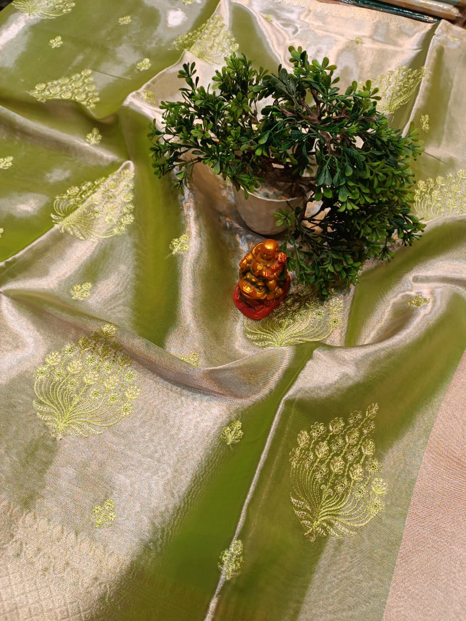Green Tissue Silk Saree | All Over Shankh Embroidery Sunshade Pattern — Manglam Banaras