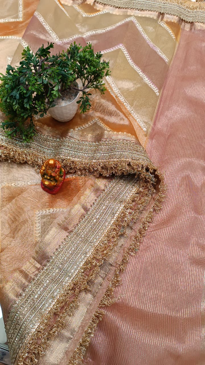 Dual Color Tissue Silk Saree with Criss Cross Pattern & Heavy Border | Manglam Banaras